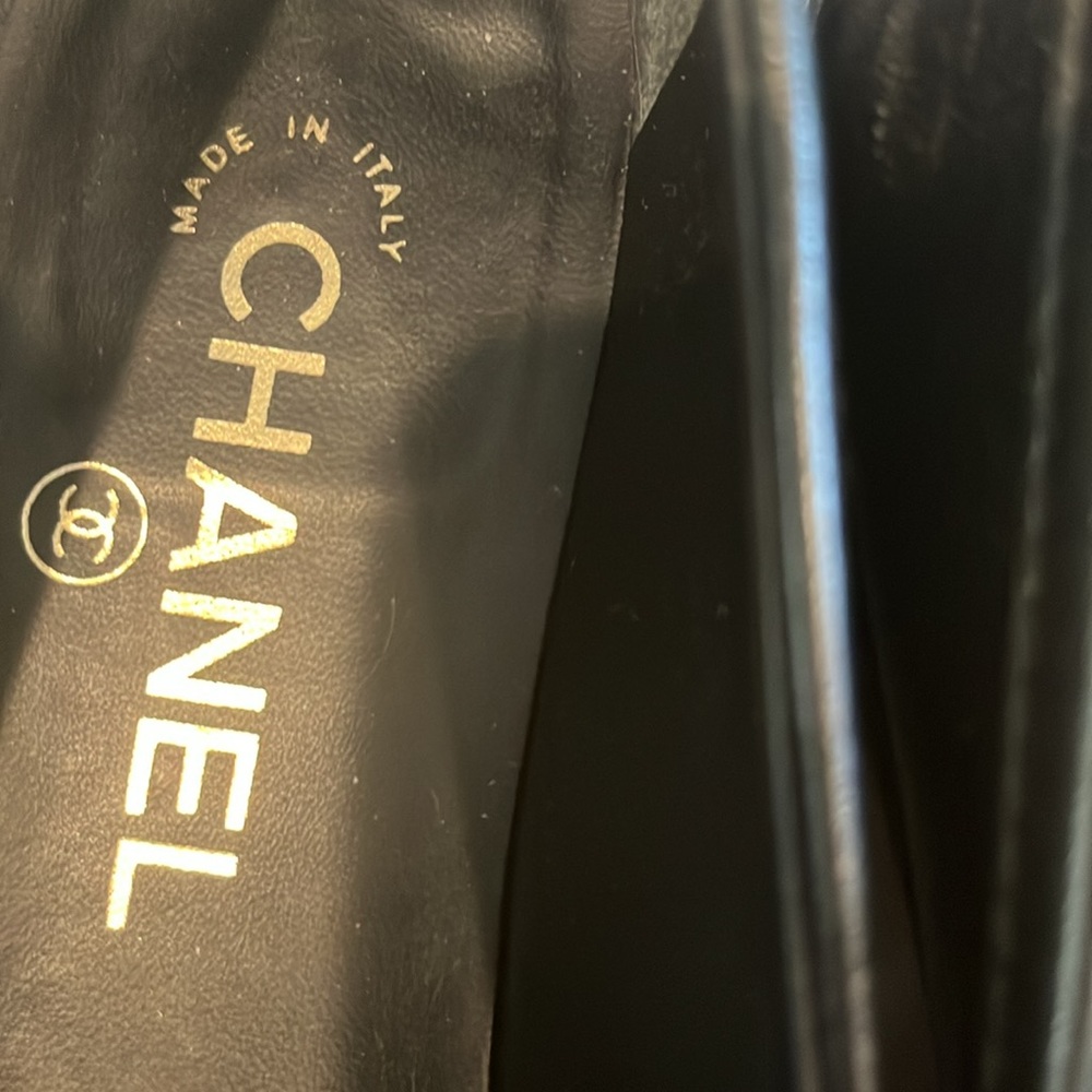 CHANEL - Picture 2 of 6